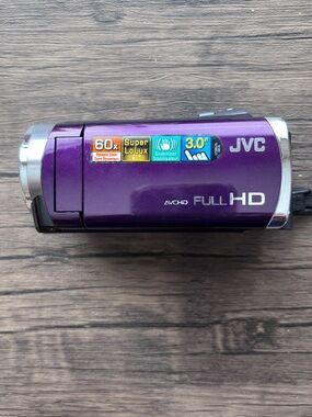 JVC® Full HD 1080p Camcorder Model GZ-E300VU Handheld 60xTESTED-memory Card/ Chg